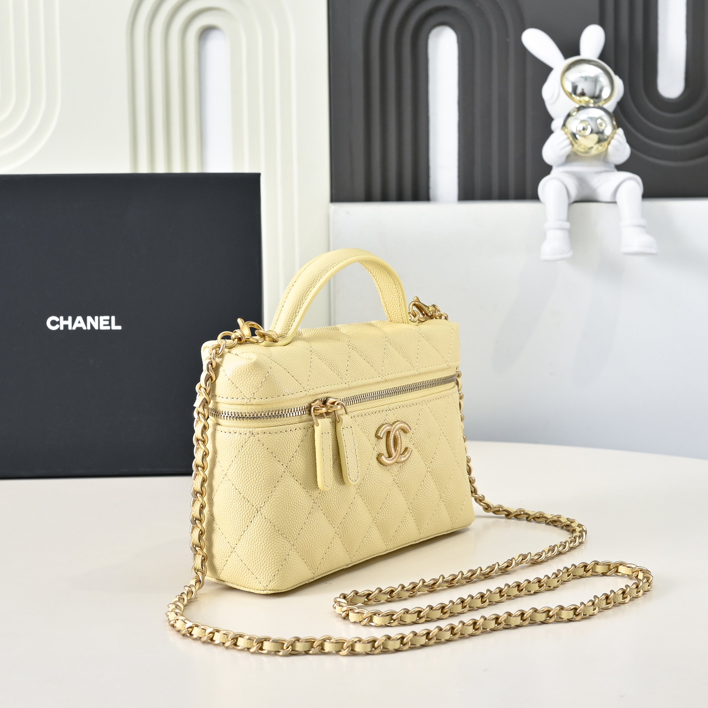 IMG_3697 CHANEL 24A Flap Bag with Top COCO Small Handle Grained Calfskin - 图片 2