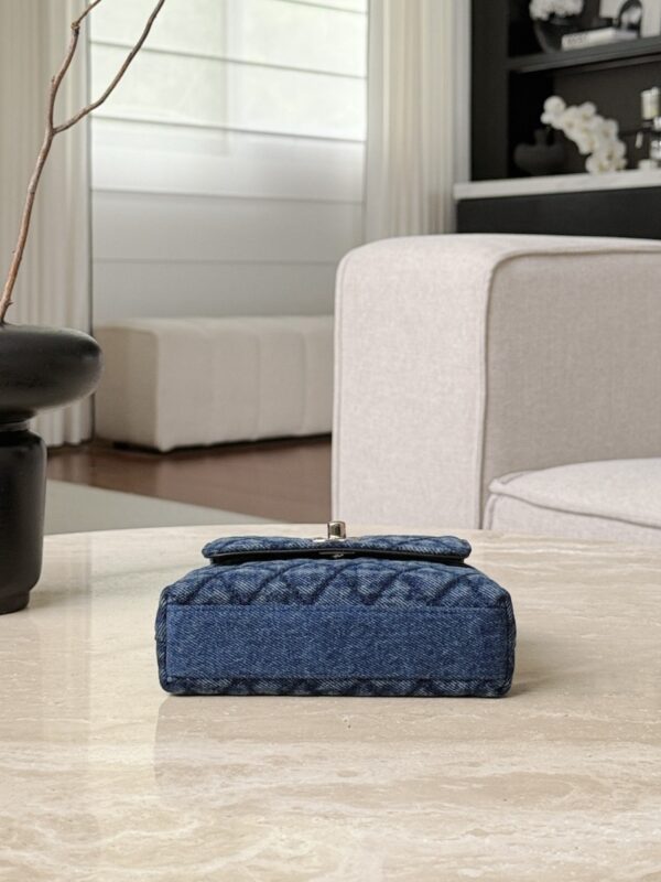 CNANEL Clutch with chain Washed Denim