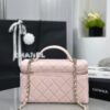 CHANEL Vanity with chain – Grained calfskin