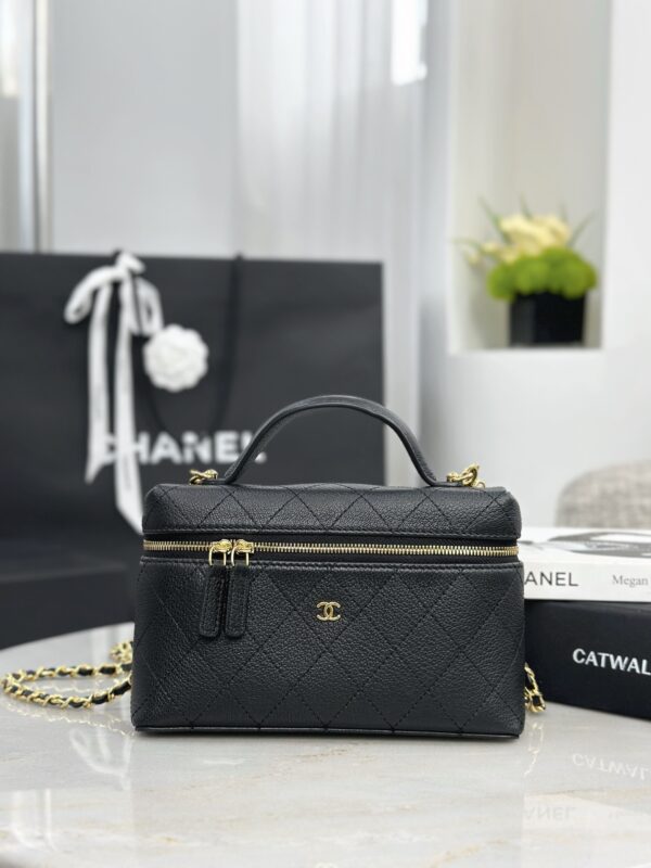 CHANEL 26P Goatskin Quilted Top Handle Slim Vanity With Chain Black
