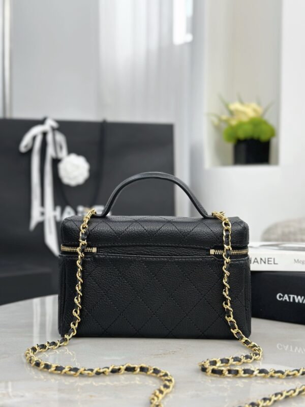 CHANEL 26P Goatskin Quilted Top Handle Slim Vanity With Chain Black