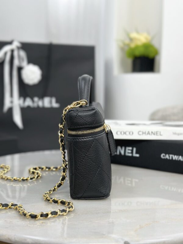 CHANEL 26P Goatskin Quilted Top Handle Slim Vanity With Chain Black
