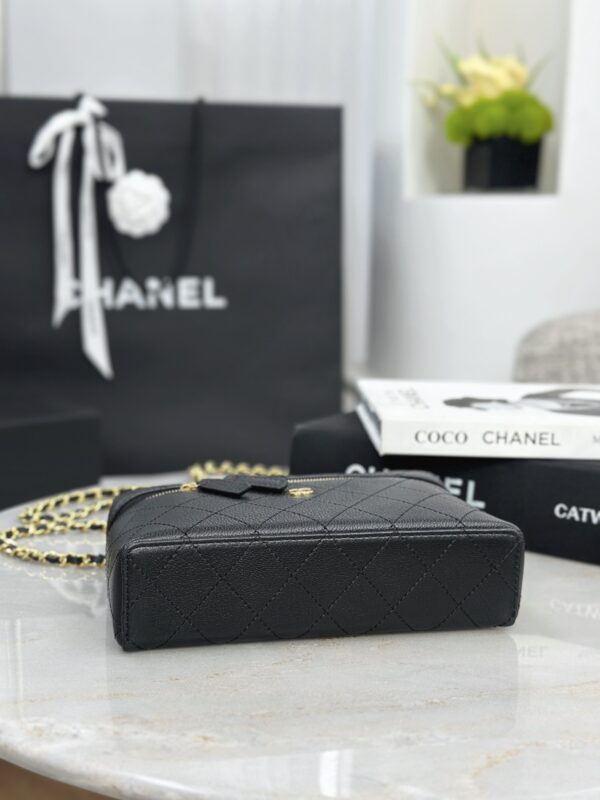 CHANEL 26P Goatskin Quilted Top Handle Slim Vanity With Chain Black