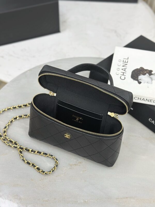 CHANEL 26P Goatskin Quilted Top Handle Slim Vanity With Chain Black