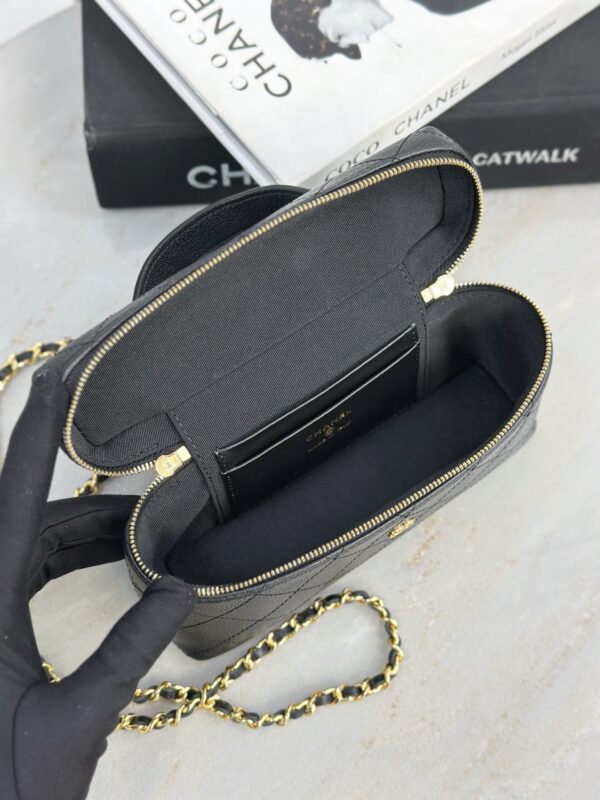 CHANEL 26P Goatskin Quilted Top Handle Slim Vanity With Chain Black