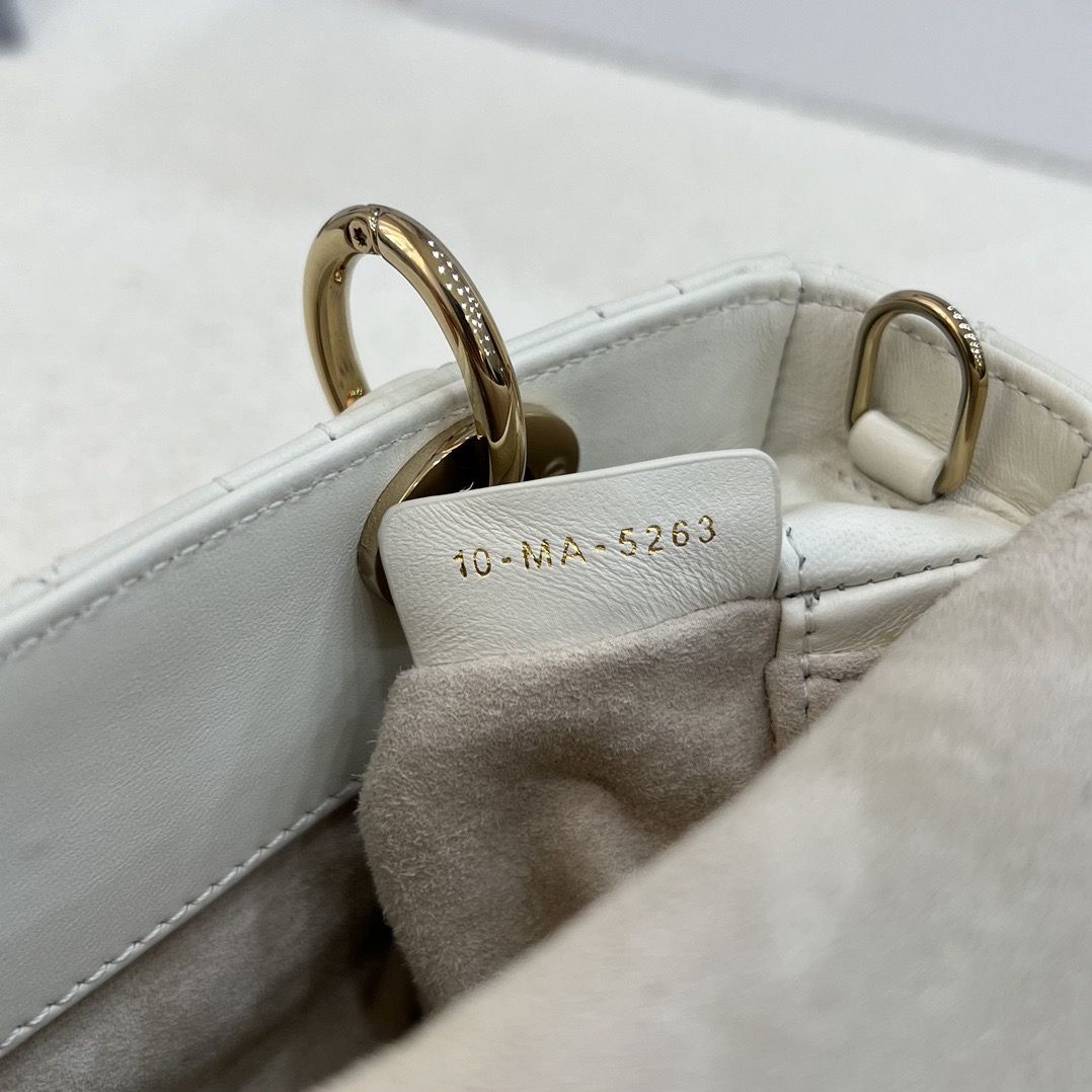 IMG_4243 DIOR Micro Lady D-Joy Bag Cannage Lambskin White - 图片 10