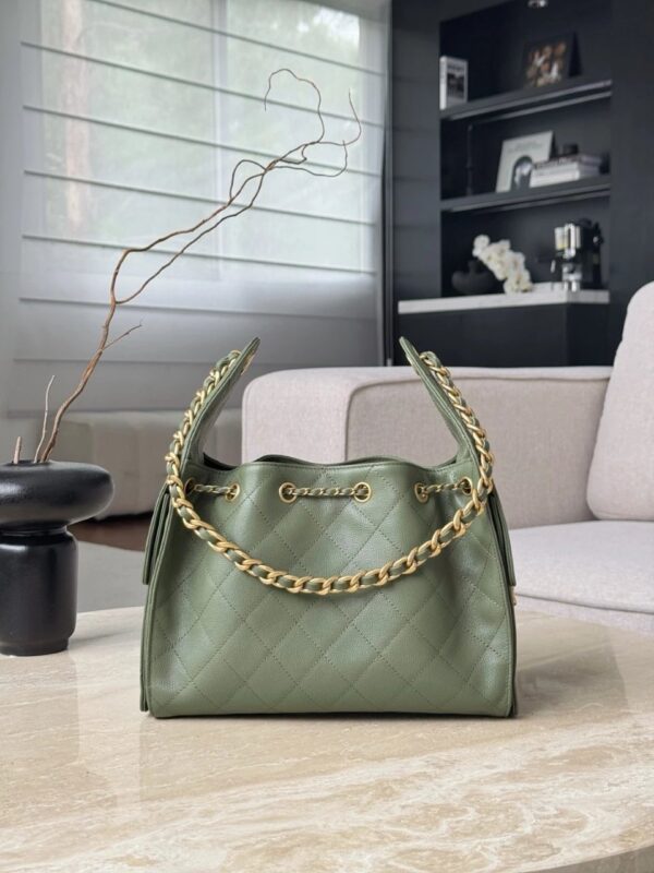 CHANEL 25Bag Caviar leather In Green