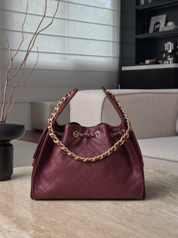 CHANEL 25C Hobo Bag Caviar leather In Burgundy