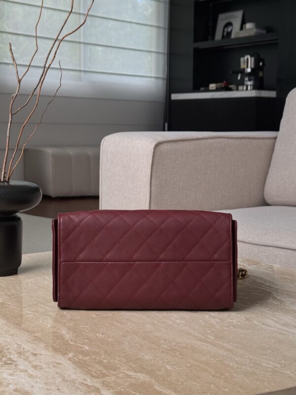 CHANEL 25C Hobo Bag Caviar leather In Burgundy