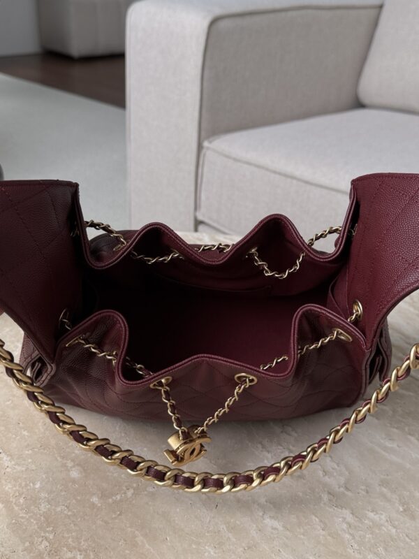 CHANEL 25C Hobo Bag Caviar leather In Burgundy