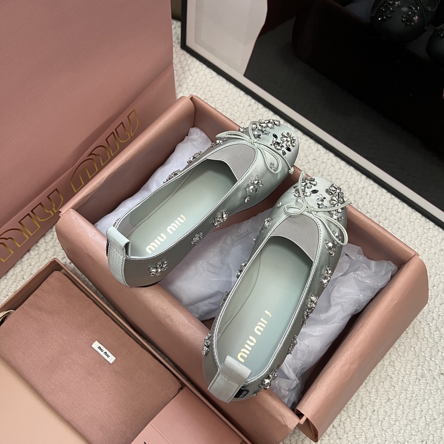 IMG_4339 MIUMIU Flat silk loafers round toe hand-embroidered with sequins beads and flowers - 图片 6