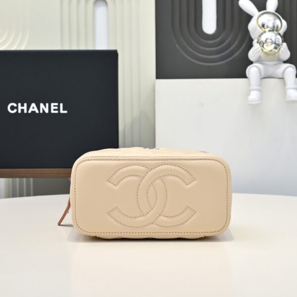 CHANEL Lambskin Quilted Small Top Handle Vanity Case With Chain Ecru Dark Beige
