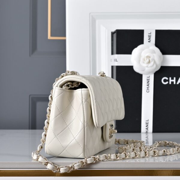CHANEL Mini Classic Handbag lambskin leather-20CM