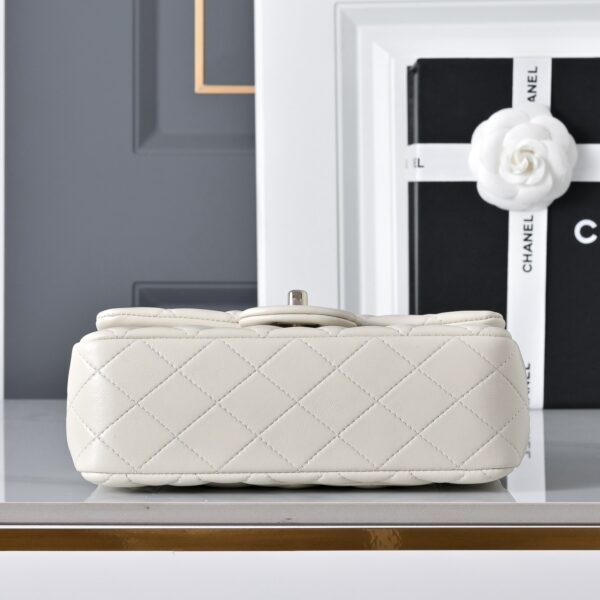 CHANEL Mini Classic Handbag lambskin leather-20CM