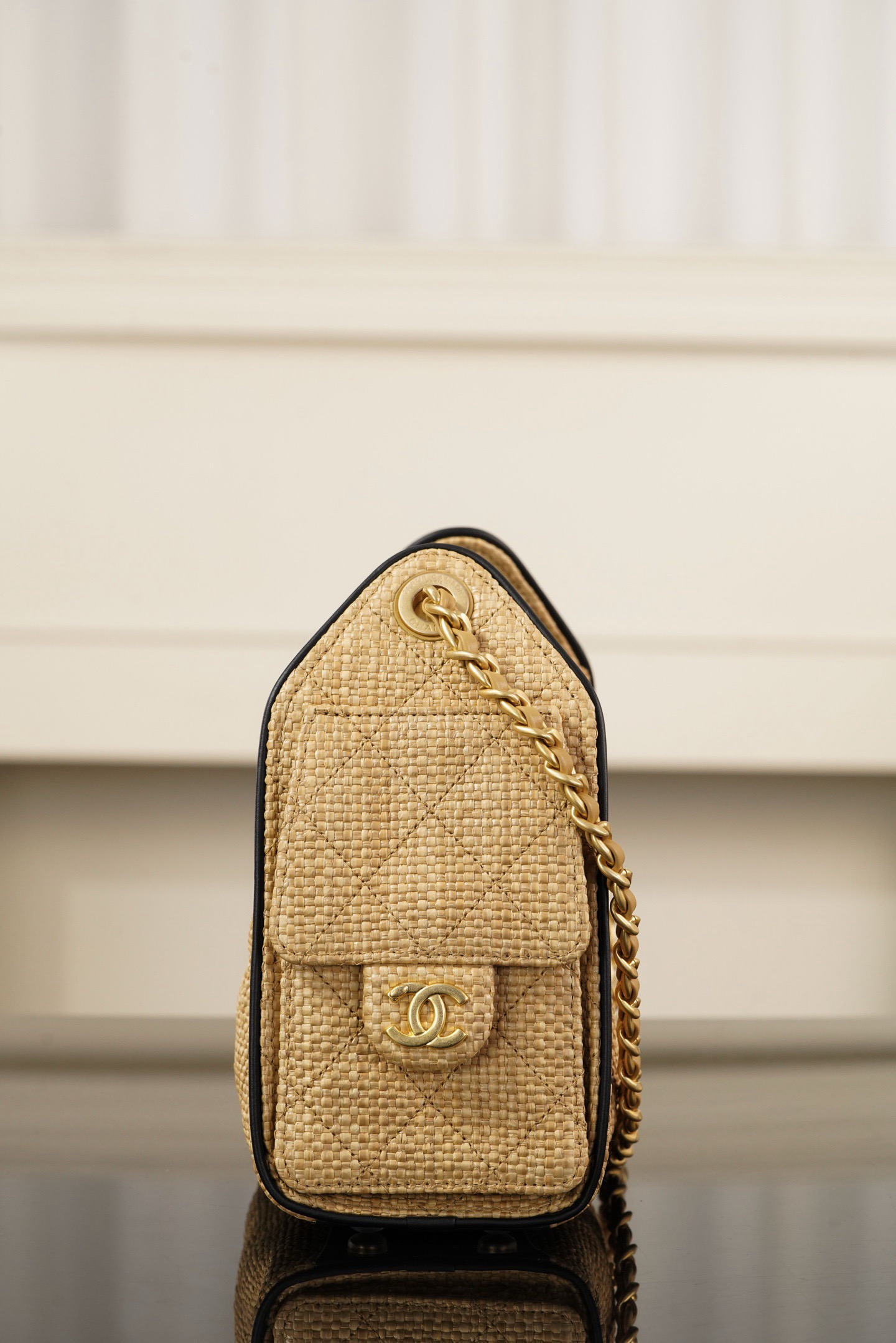 IMG_4550 CHANEL MINI 25 Hobo Bag Beige Raffia and Black Calfskin - 图片 4