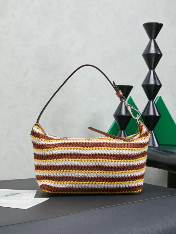 MIUMIU Crochet pouch Cognac/Yellow