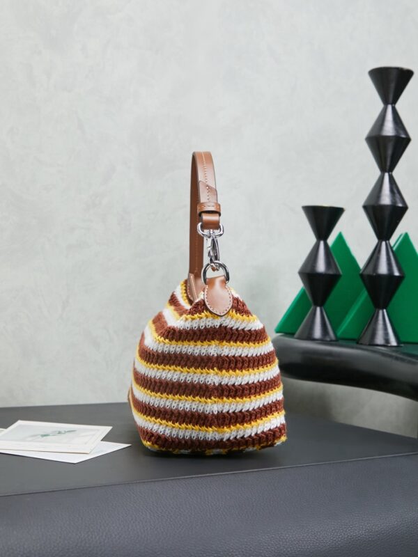 MIUMIU Crochet pouch Cognac/Yellow