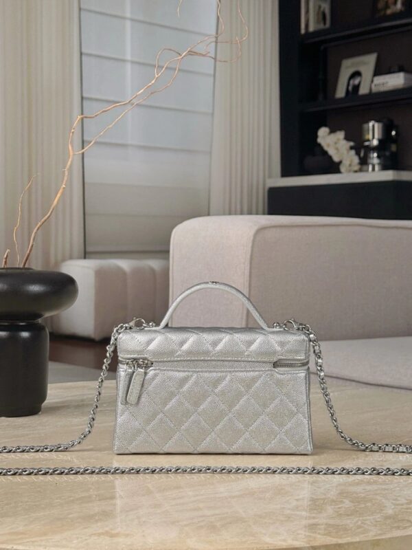 CHANEL 25P Vanity with chain – silver