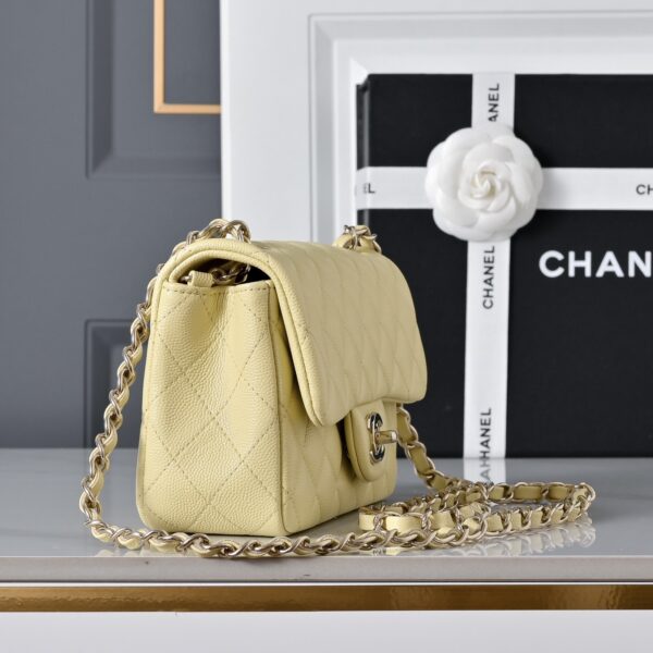 CHANEL Mini Classic Handbag Caviar leather-20CM