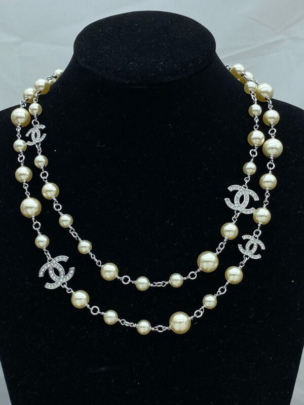 chanel necklace metal, glass & strass silver & pearly white