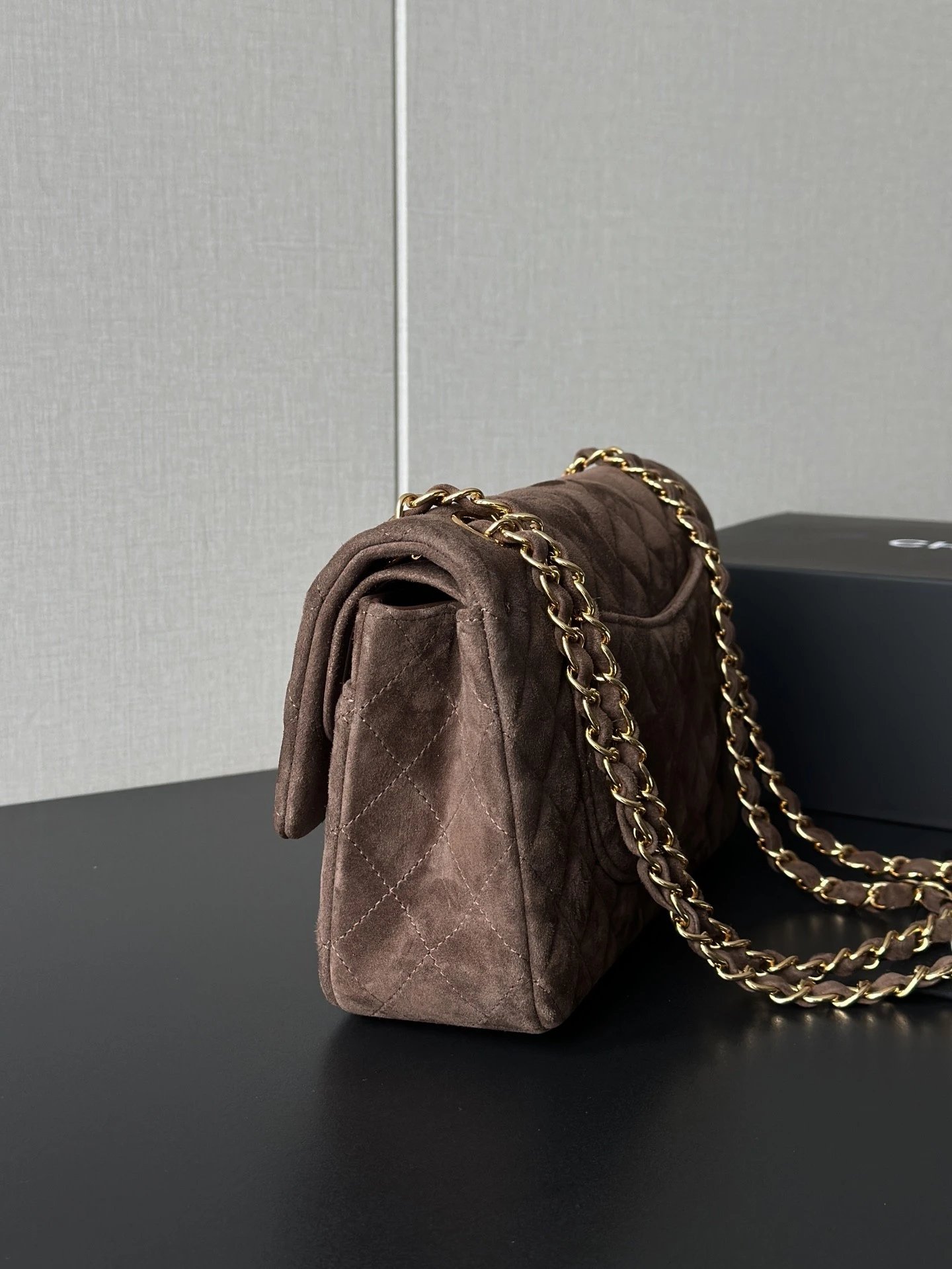 IMG_5472 CHANEL Vintage Classique Flap Medium Handbag Suede Leather - 图片 4