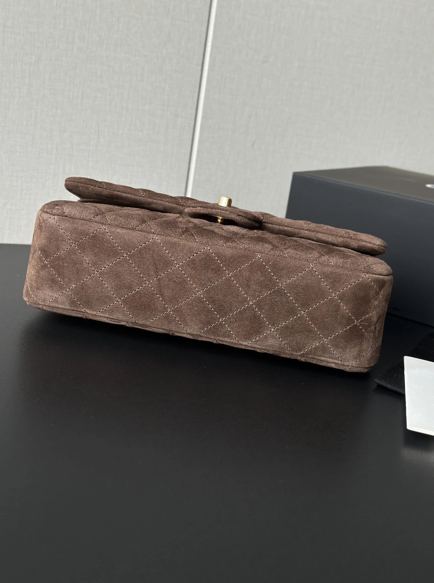 IMG_5474 CHANEL Vintage Classique Flap Medium Handbag Suede Leather - 图片 5
