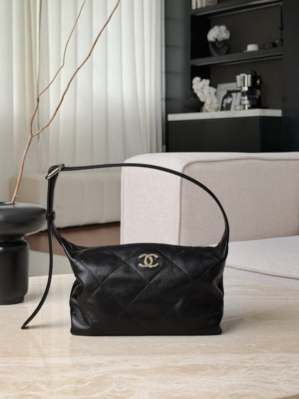 CHANEL 26P Hobo Bag Shiny Lambskin In Black