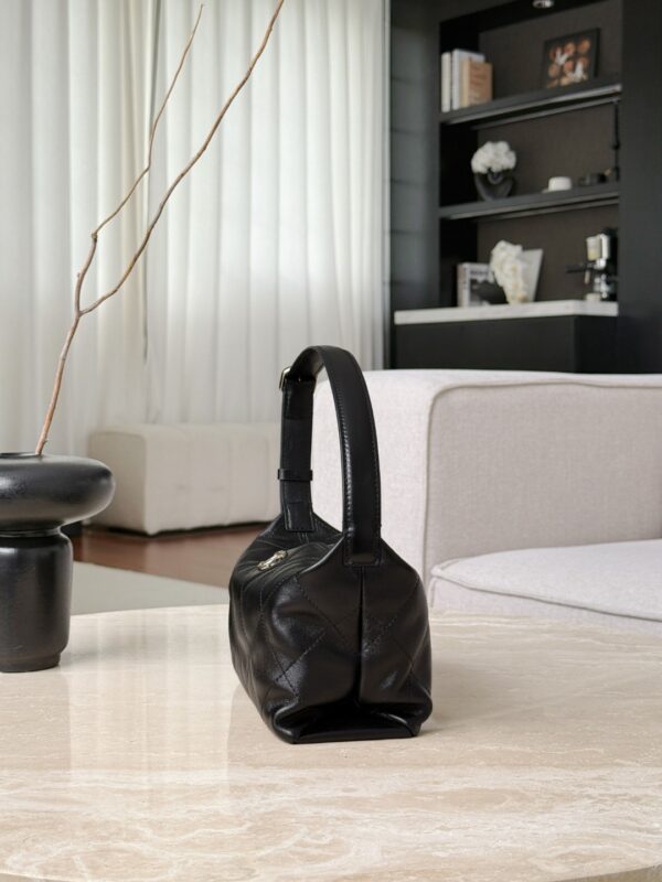 CHANEL 26P Hobo Bag Shiny Lambskin In Black