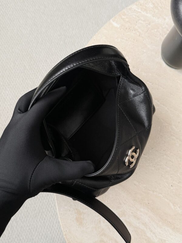 CHANEL 26P Hobo Bag Shiny Lambskin In Black