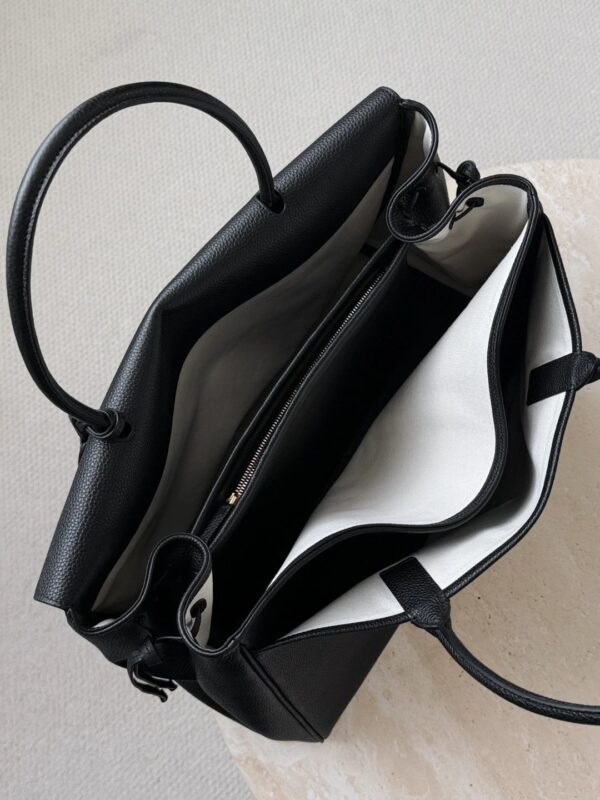 CHANEL Large Tote Grained Calfskin