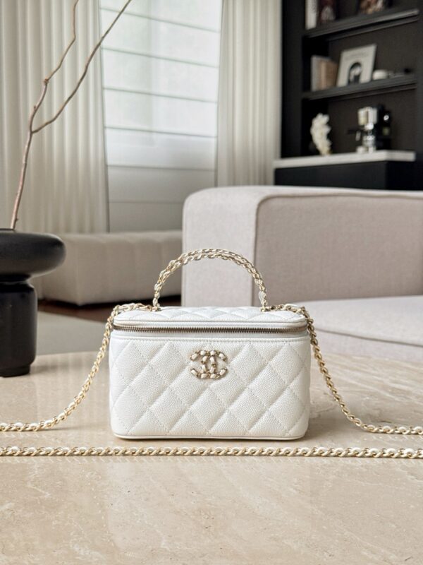 CHANEL 26S Long Vanity With Chain Grained Shiny Calfskin