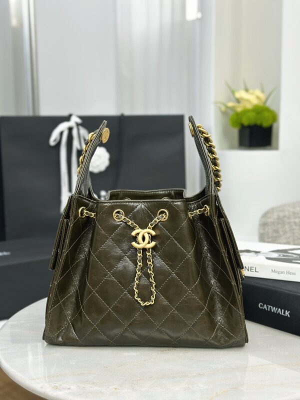CHANEL 25 Small Handbag Shiny Crumpled Calfskin Khaki