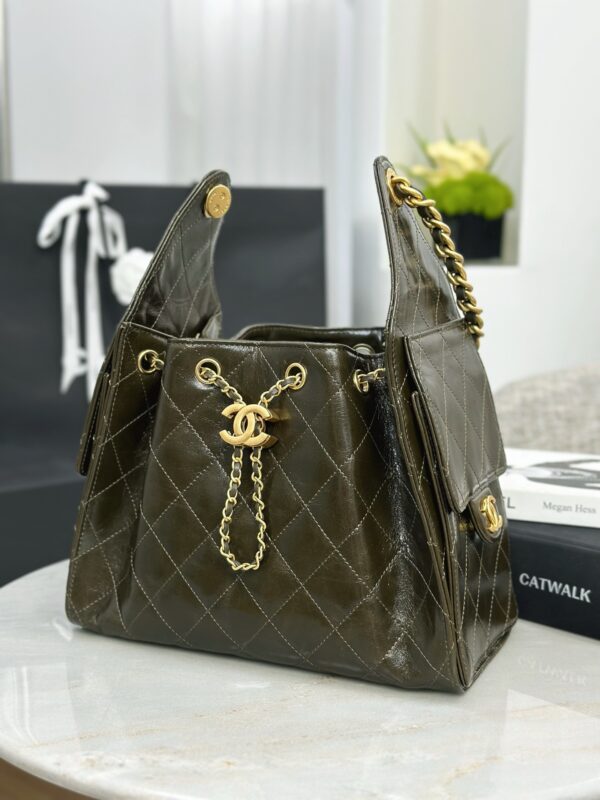 CHANEL 25 Small Handbag Shiny Crumpled Calfskin Khaki