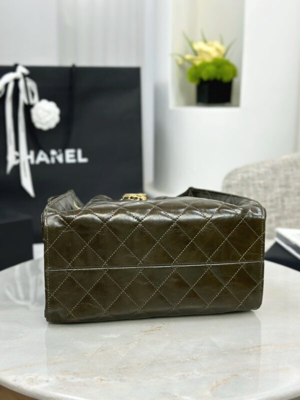 CHANEL 25 Small Handbag Shiny Crumpled Calfskin Khaki