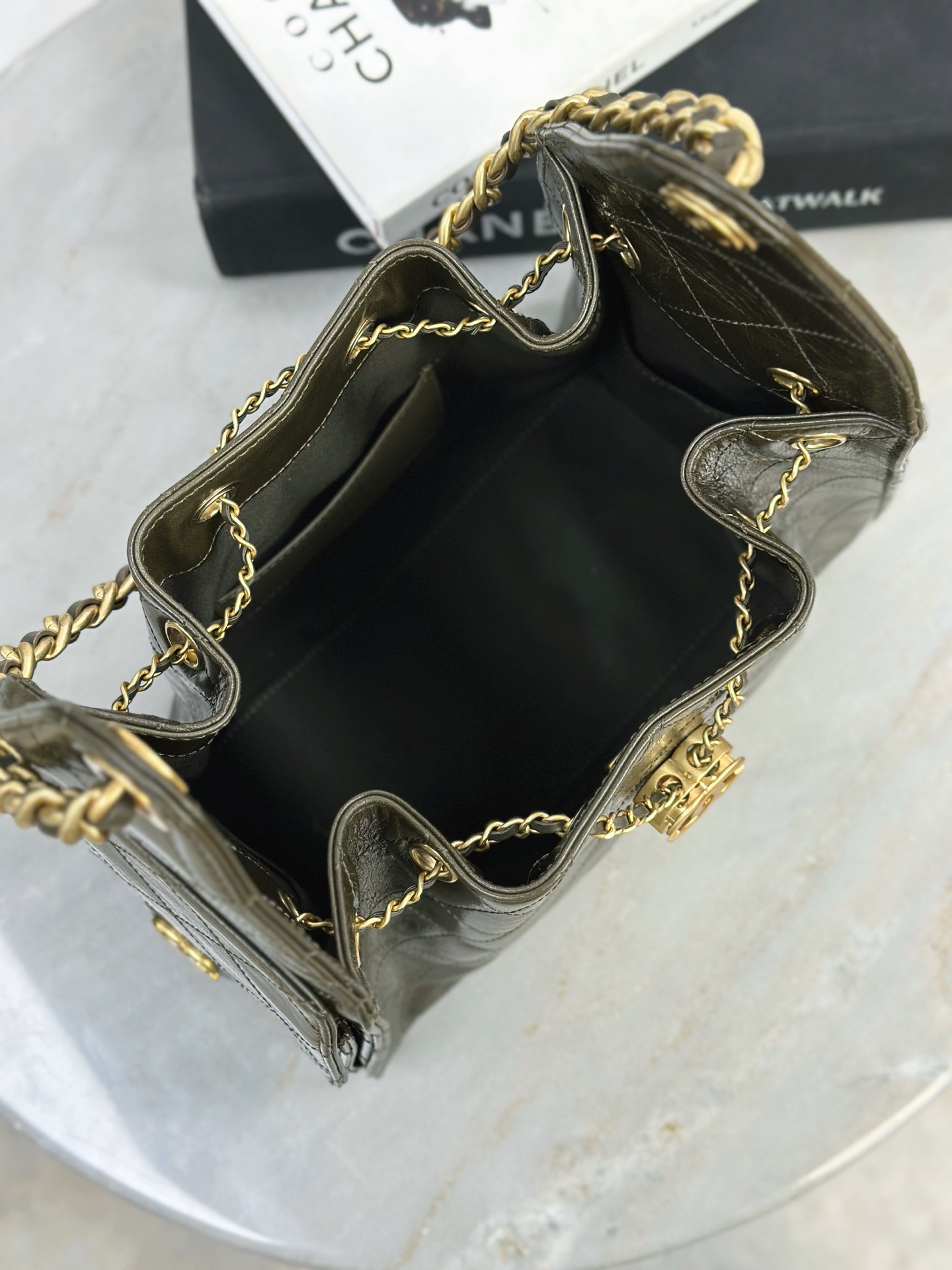 IMG_5875 CHANEL 25 Small Handbag Shiny Crumpled Calfskin Khaki - 图片 8