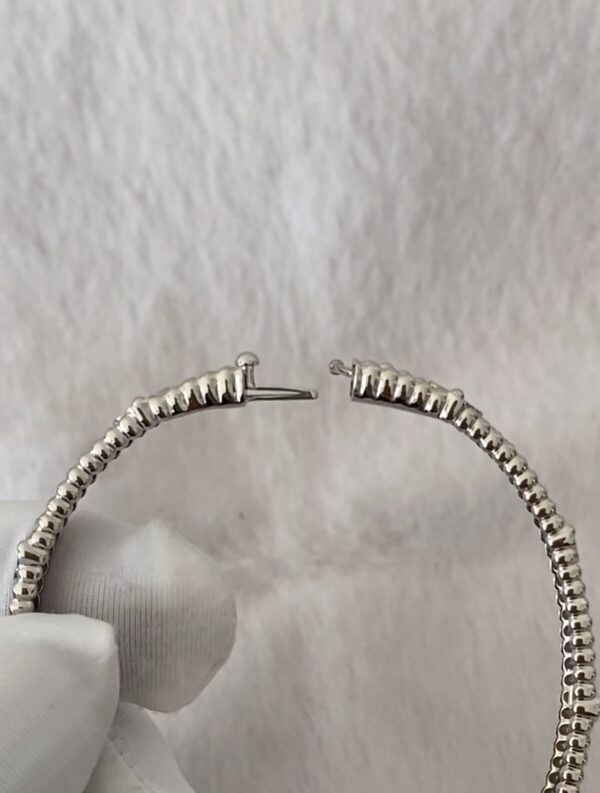 Screenshot VCA Perlee sweet clovers cuff