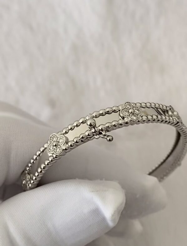 Screenshot VCA Perlee sweet clovers cuff