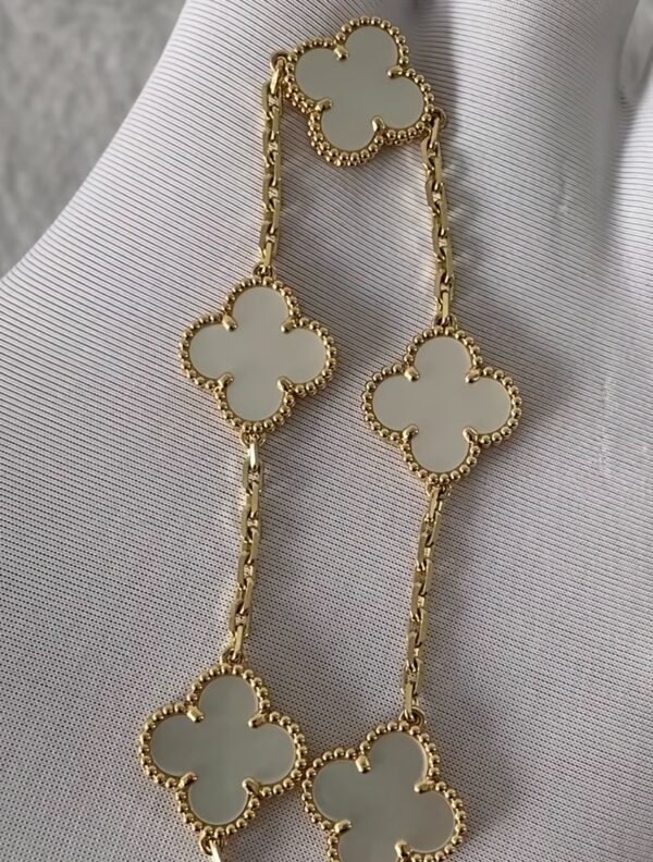 VCA Vintage Alhambra pendant-White mother-of-pearl