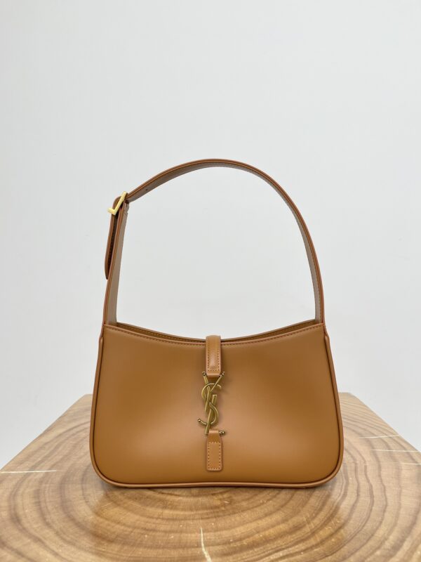 YSL LE5A7 Hobo Bag In Dune