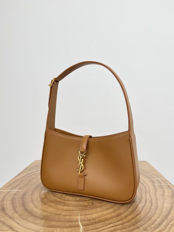 YSL LE5A7 Hobo Bag In Dune