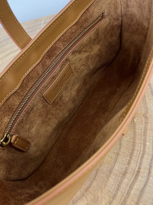 YSL LE5A7 Hobo Bag In Dune