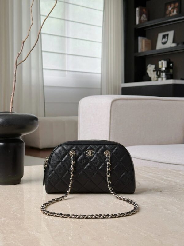 Chanel Clutch with chain Grained shiny calfskin
