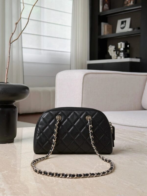 Chanel Clutch with chain Grained shiny calfskin