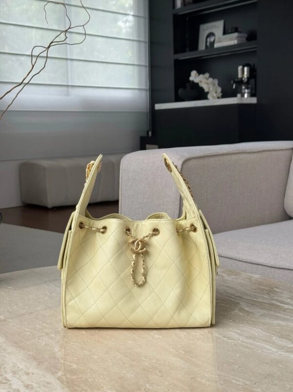 CHANEL 25C Hobo Bag Caviar leather In Chick Yellow