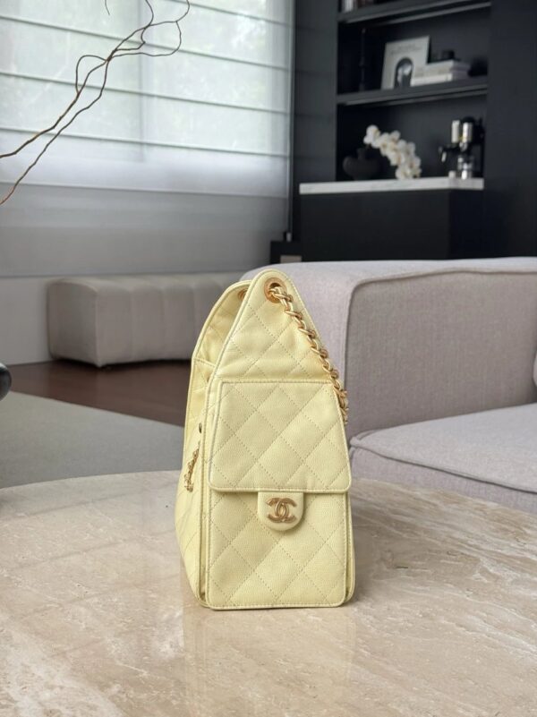 CHANEL 25C Hobo Bag Caviar leather In Chick Yellow