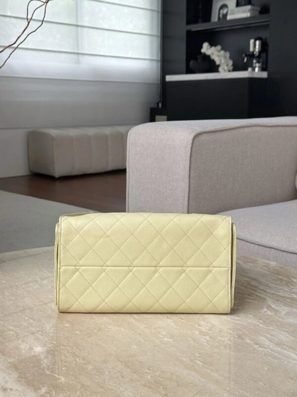 CHANEL 25C Hobo Bag Caviar leather In Chick Yellow