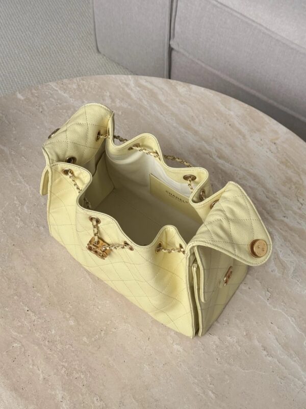 CHANEL 25C Hobo Bag Caviar leather In Chick Yellow