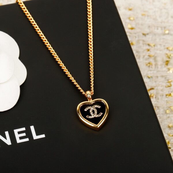 CHANEL Pendant necklace