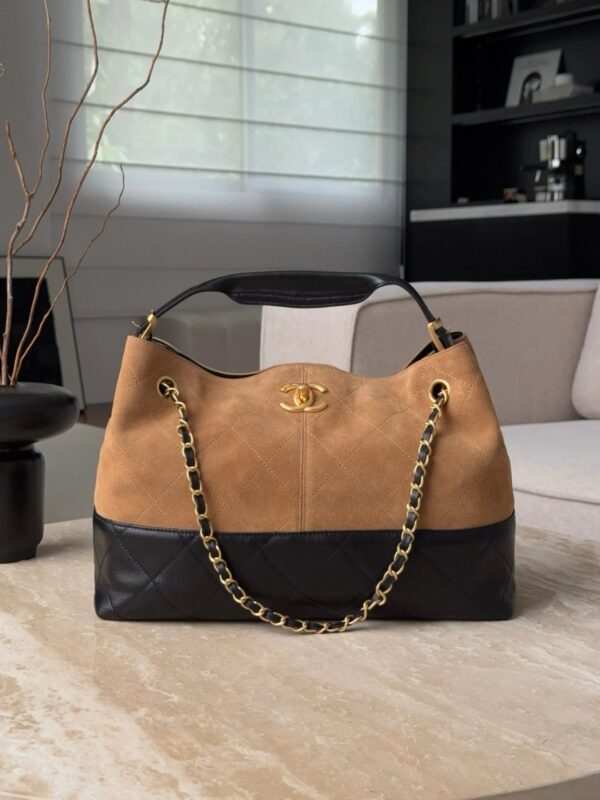 CHANEL Métiers d’art Small Tote