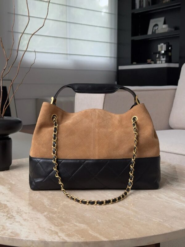 CHANEL Métiers d’art Small Tote
